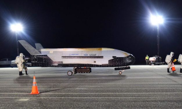 Nave espacial no tripulada secreta aterrizó en Florida y generó un misterio: ¿Estallido o un OVNIs?