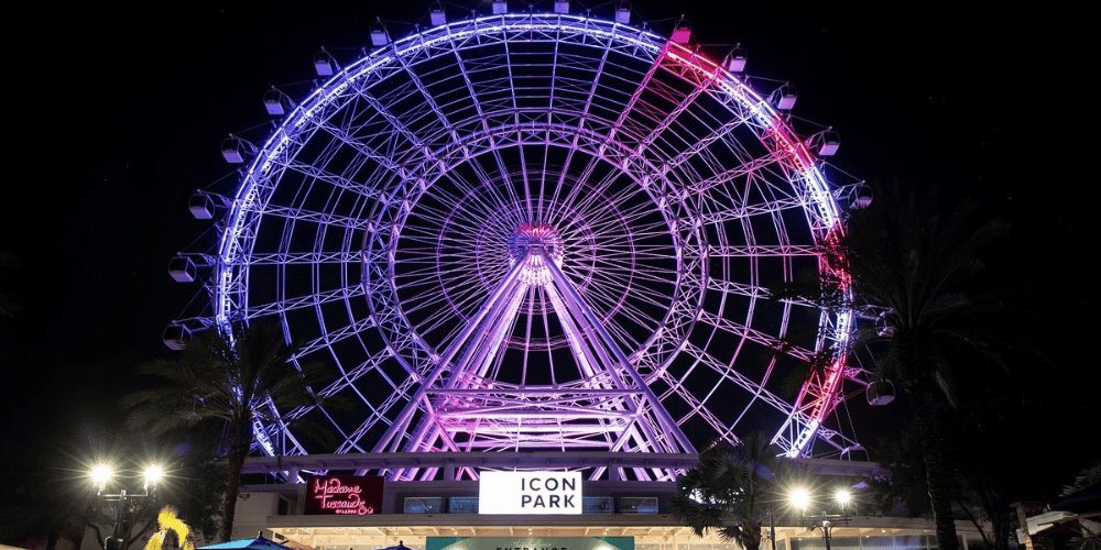 ¡Pánico! Más de 60 personas quedan atrapadas en atracción de un parque en Orlando