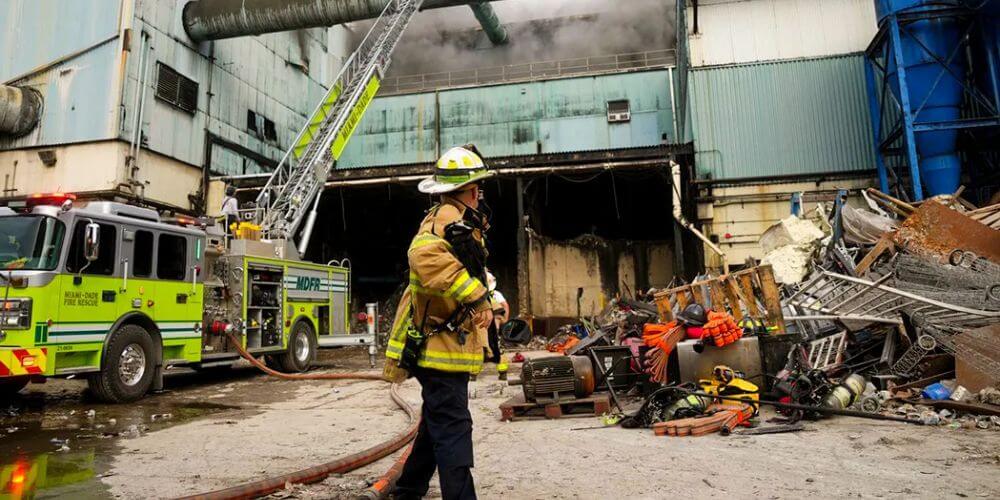 se-preve-un-retraso-en-la-recoleccion-de-basura-en-Doral-como-consecuencia-del-incendio-bomberos-planta-doral-lafloridaseinforma.com