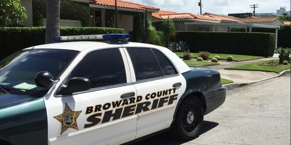 Miami: Cierran escuelas de Broward tras recibir amenazas de disparos