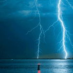 Capitán de un barco muere y un pasajero resulta herido en Florida tras caerles un rayo