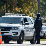Policía busca motociclista acusado de agredir a un hombre en Miami Beach