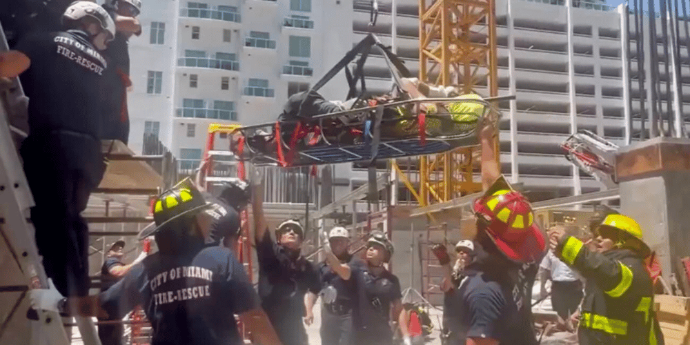 Trabajador hospitalizado tras ser atravesado por barras de refuerzo en una obra en construcción en Miami