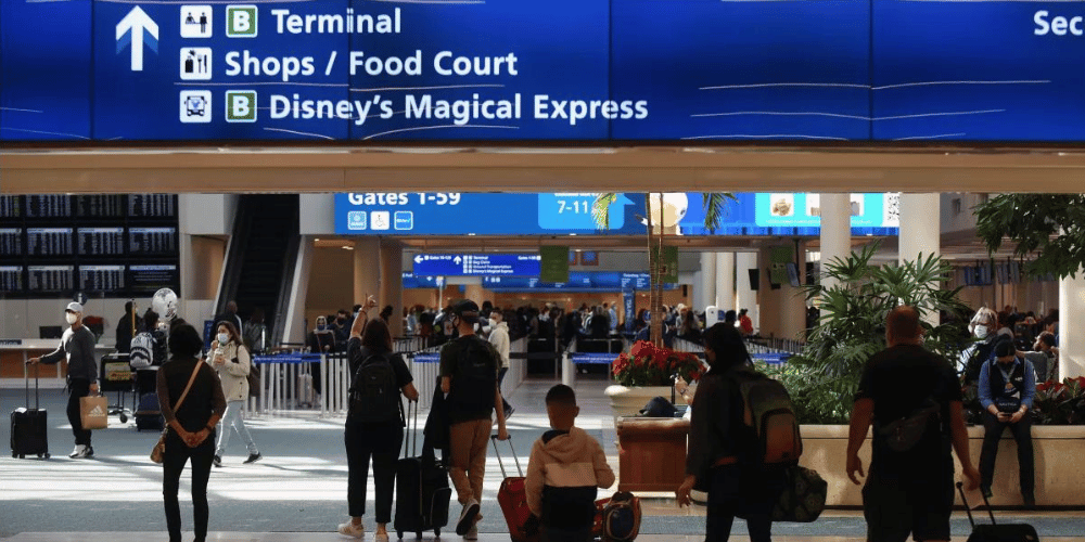 Más de 2 millones de viajeros pasarán por el Aeropuerto Internacional de Orlando en esta temporada de viajes de Acción de Gracias