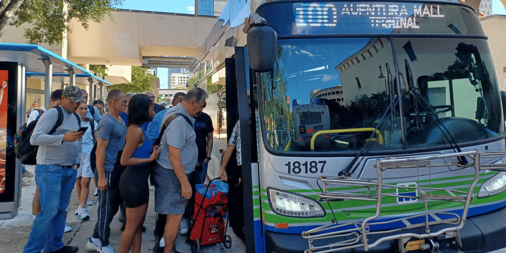 Pasajeros experimentan retrasos con la nueva “Better Bus Network” de Miami-Dade