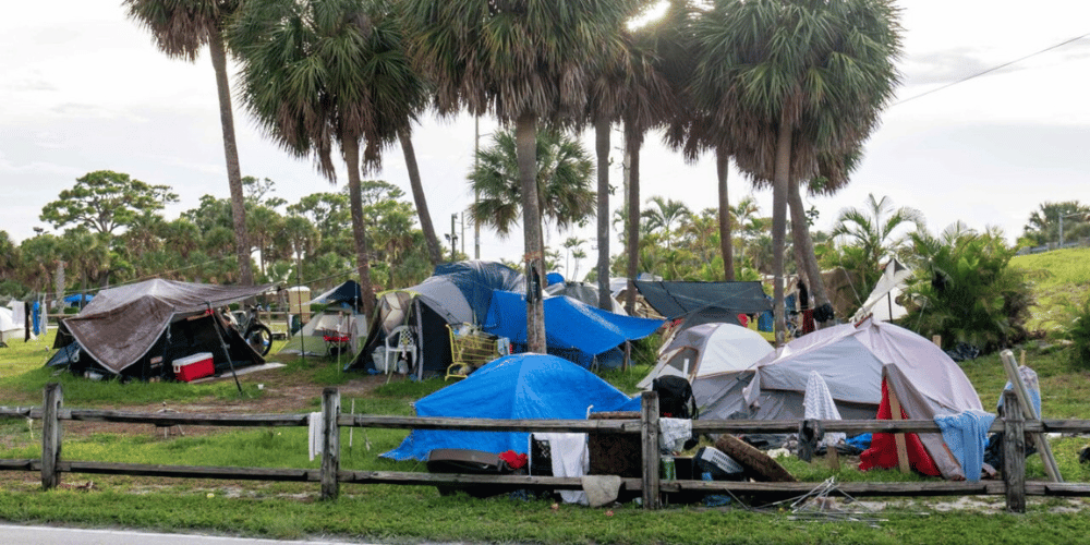 florida-prohibira-personas-sin-vivienda-dormir-espacios-publicos-lafloridaseinforma.com