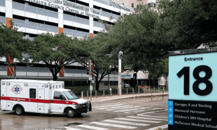 Mujer de Florida acusada de atropellar a su hija en su primer día de clases