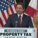 Gobernador de Florida pide un reembolso de impuestos a la propiedad de $1.000 para propietarios de casas