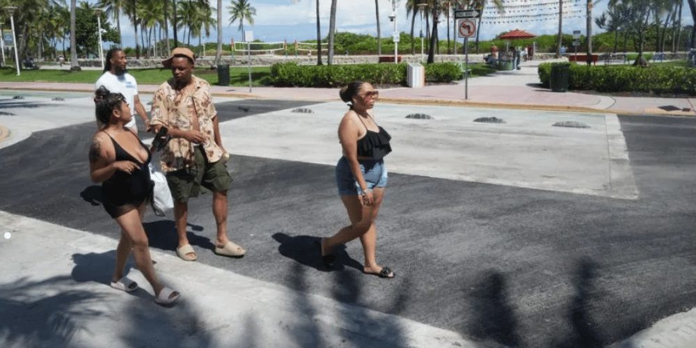Eliminación del paso peatonal arcoíris Miami Beach: Florida retira cruce LGBTQ+