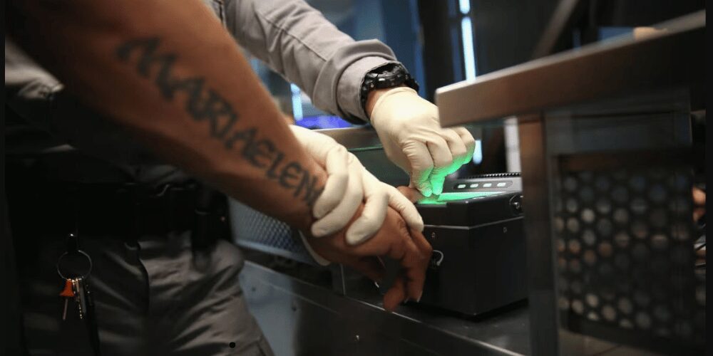 Equipo de control de inmigración adquirido por agencias de Florida.