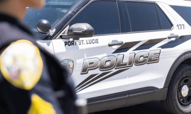 Oficial de Port St. Lucie recibe disparo en la cara respondiendo a llamada por disputa vecinal